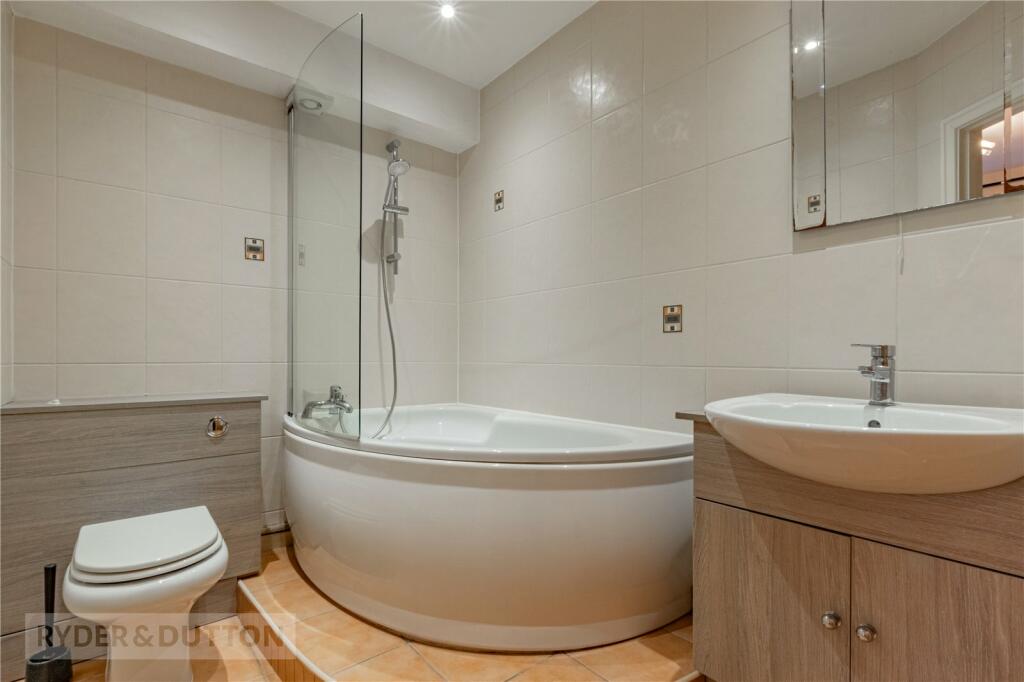 En-Suite Bathroom