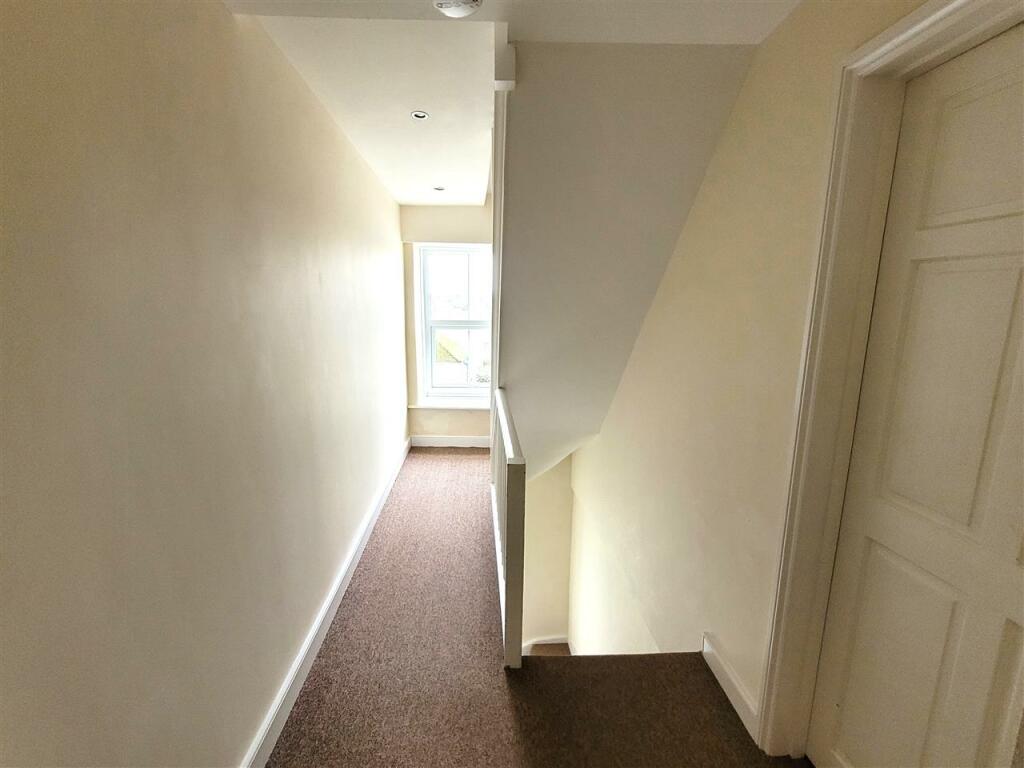 FIRST FLOOR LANDING