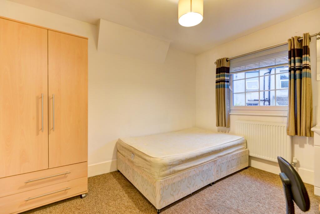 9 Old Shoreham Road bedroom 4