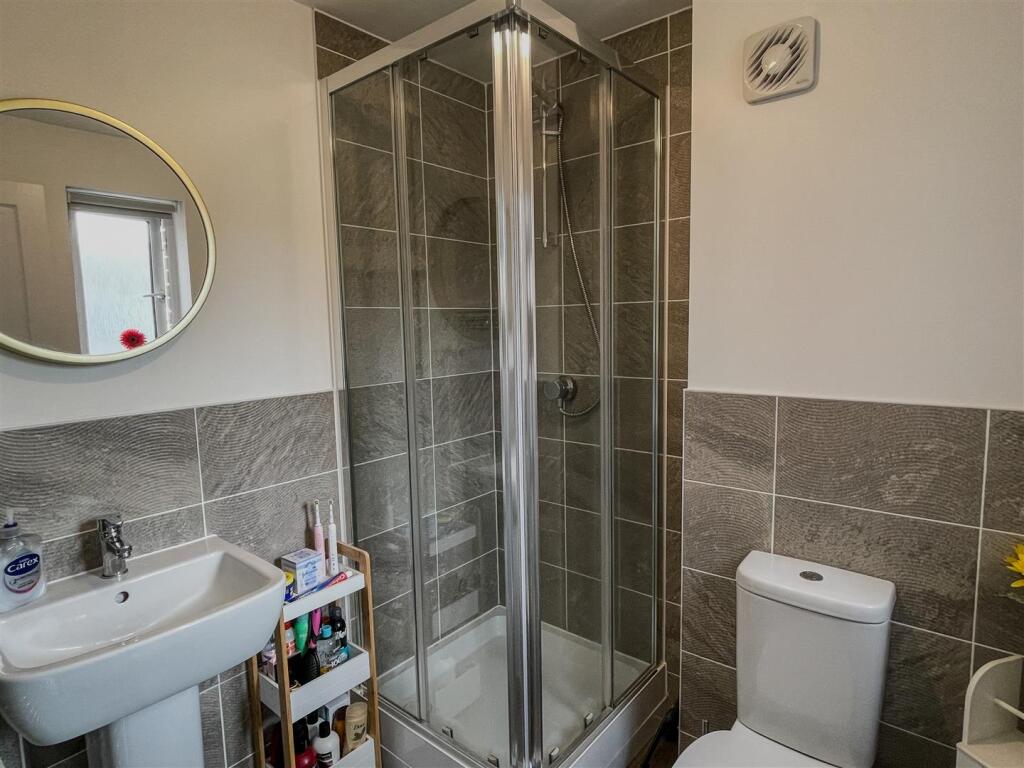 44 Tasker Way Photo-Ensuite.jpg