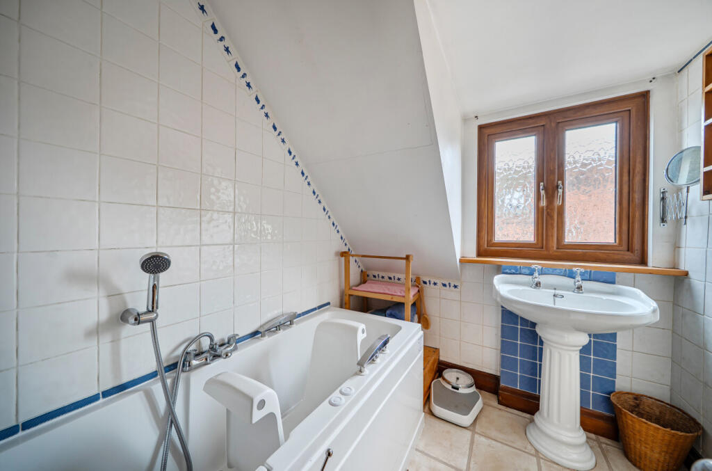 1375875-14-690b6b...