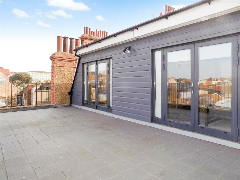roof terrace.JPG