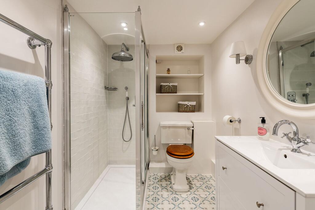 The Old Bakery, Clarence St, Dartmouth - Shower Room