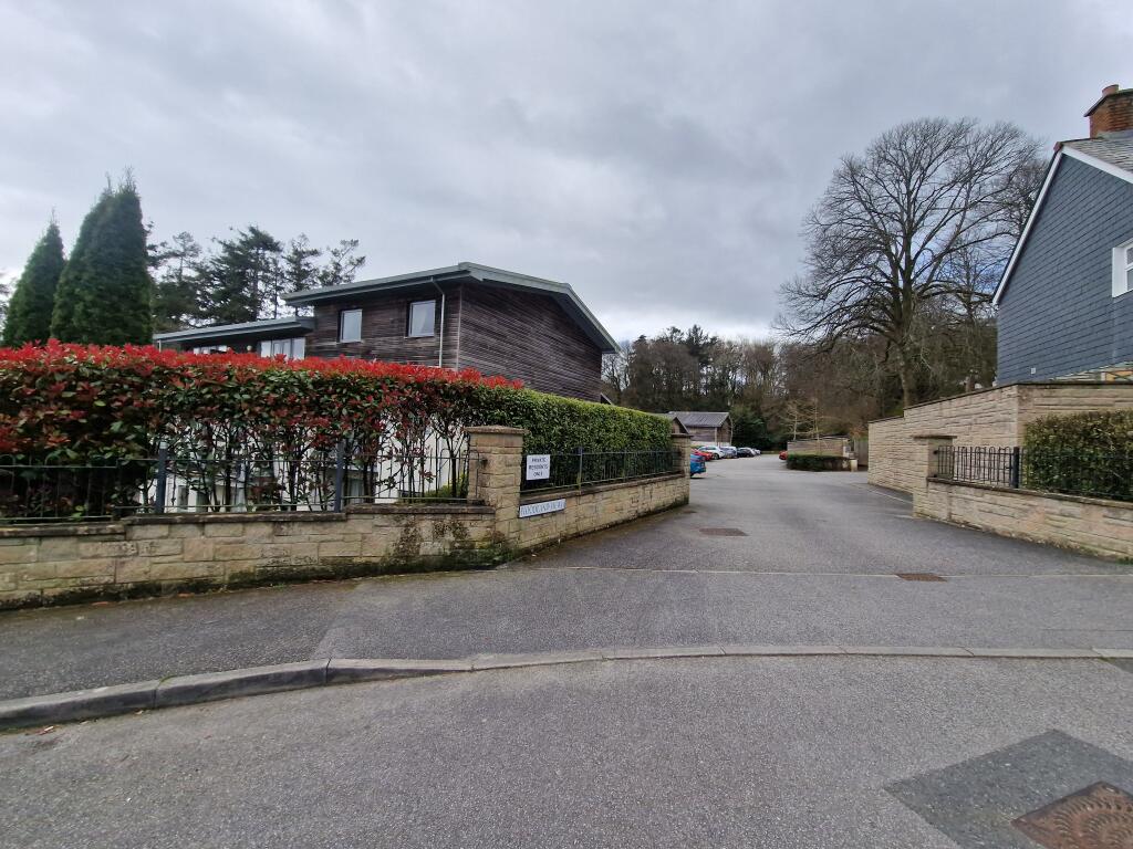 Woodland View Entrance
