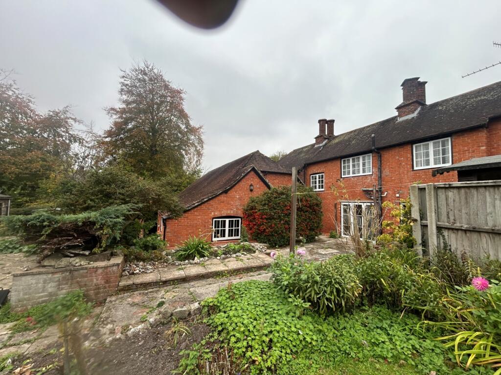 Rear Garden facing kitchen