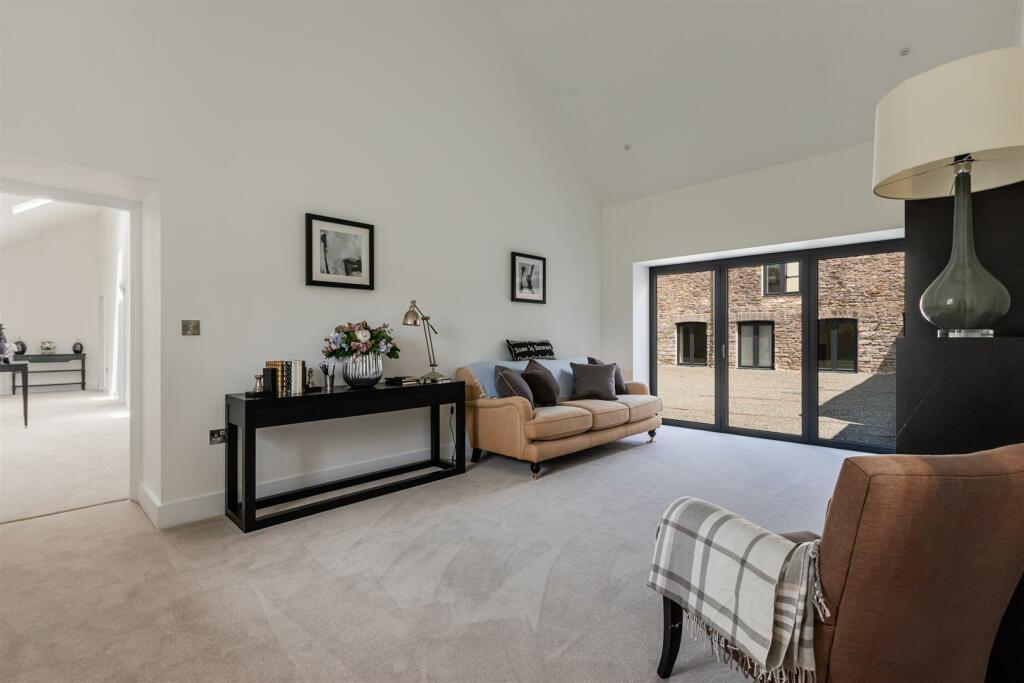 A08 - Barns @ Higher Court Barns, Littlehempston -