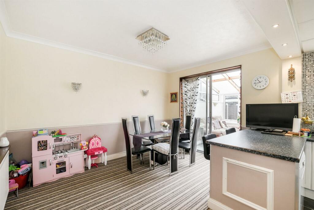 59 Normanshire Drive-5_web.jpg
