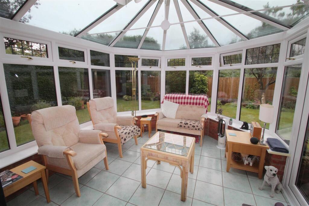 Mendip Close, conservatory.JPG