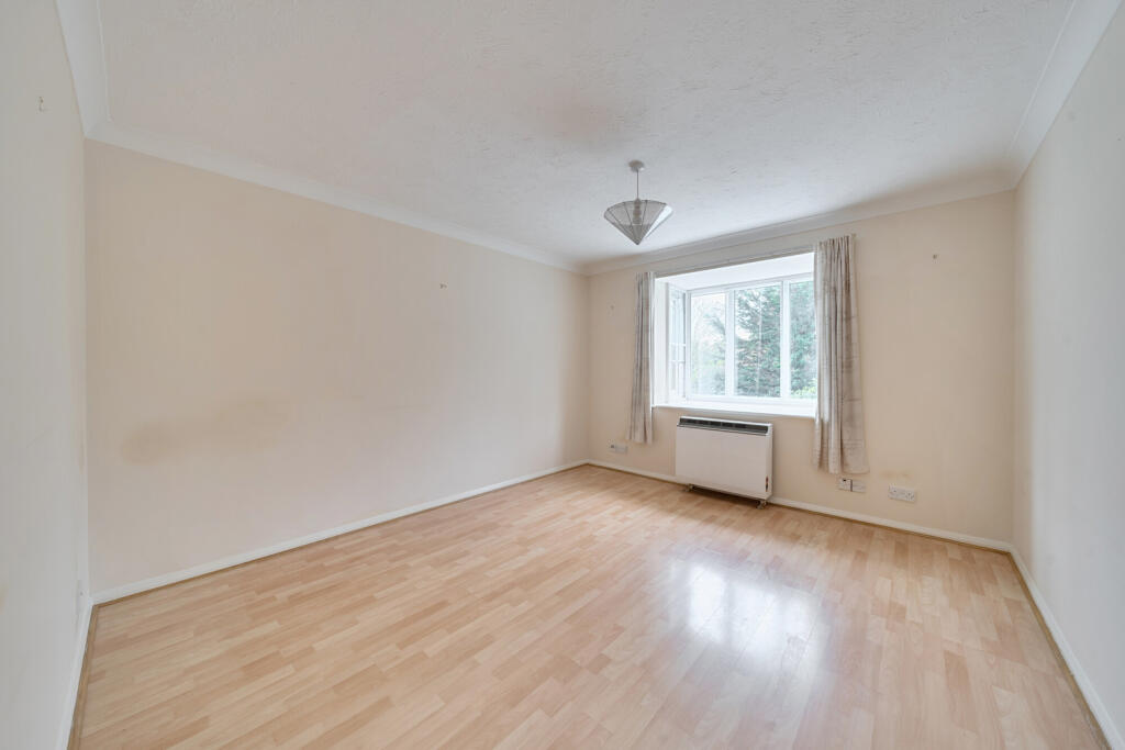 1376742-5-690b4a0...