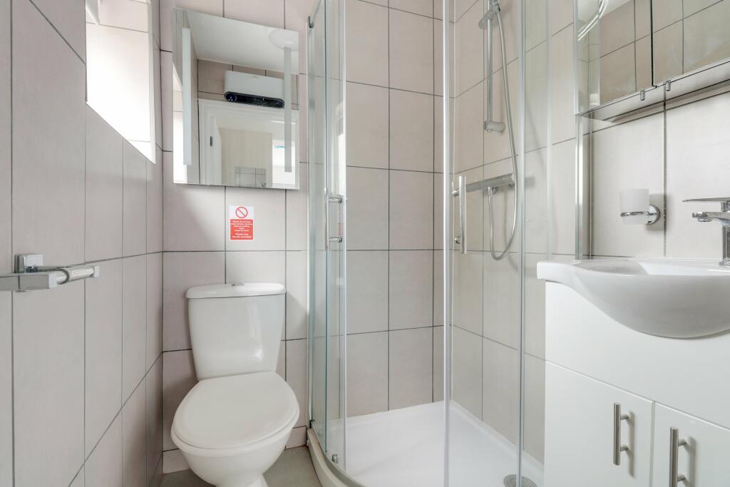 en-suite shower room