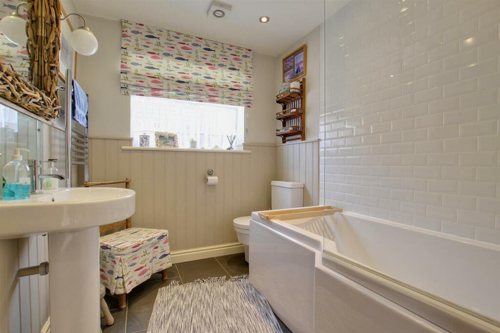 BATHROOM / WC