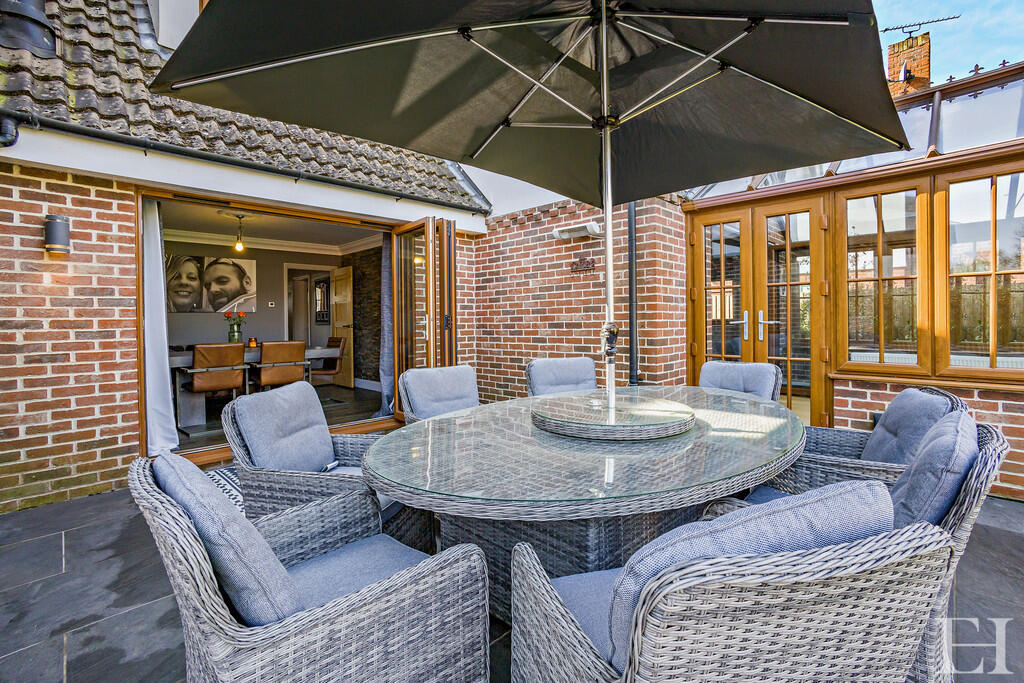 8643451-exteriorW...