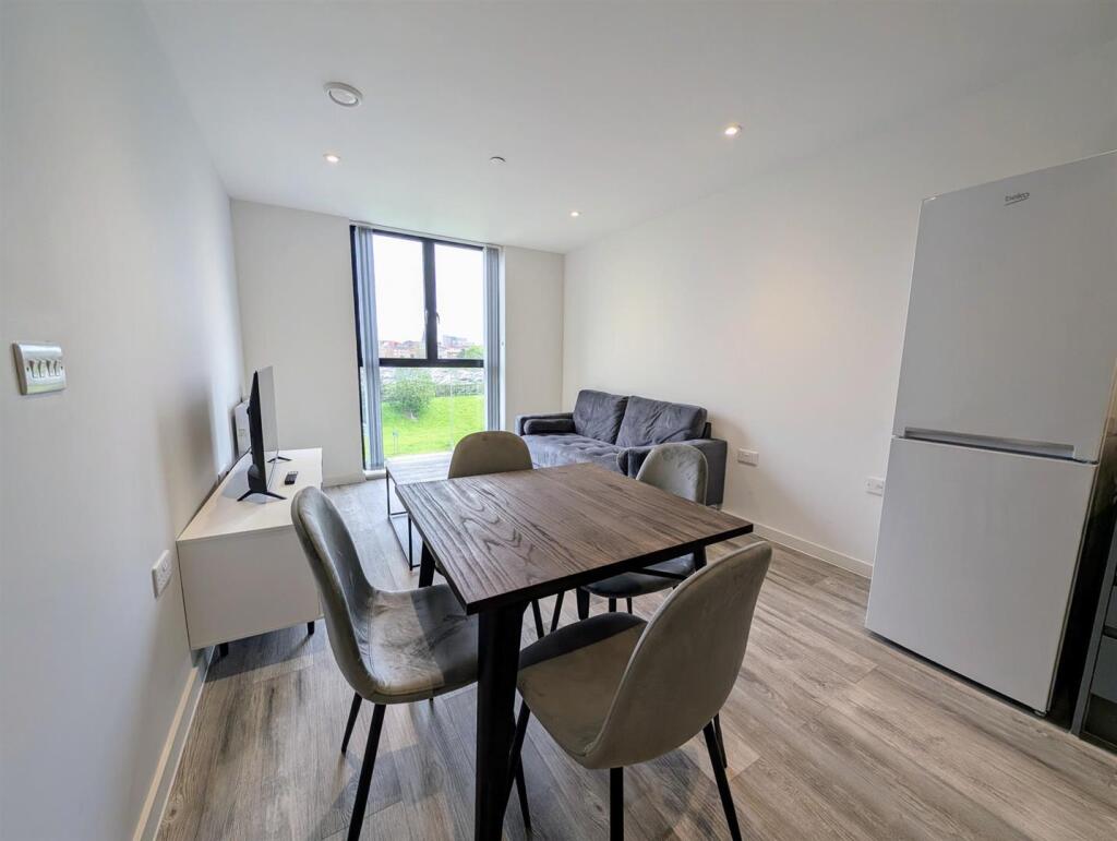 Dining Area.jpg