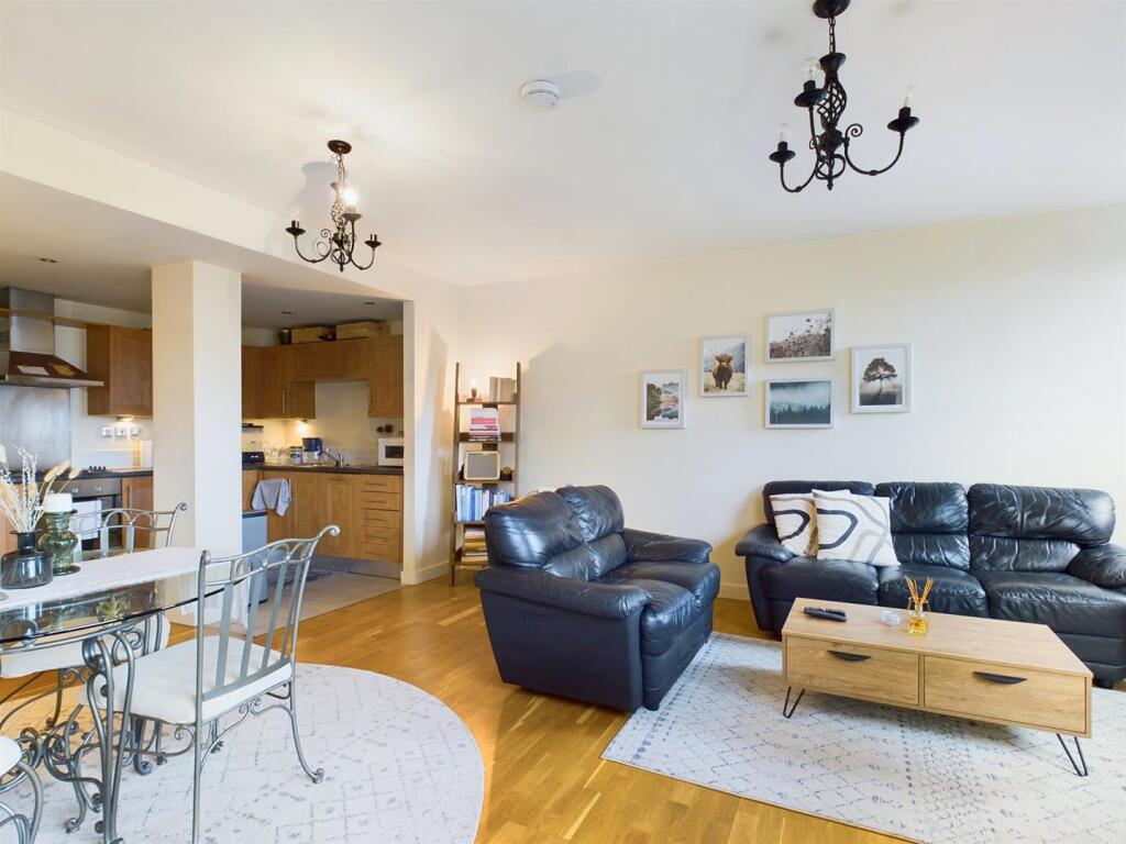 CAM01389G0-PR0093-ST