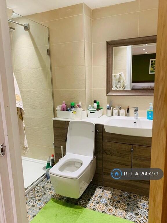 Ensuite Bathroom 