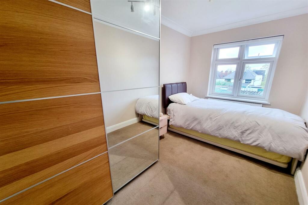 BEDROOM 5
