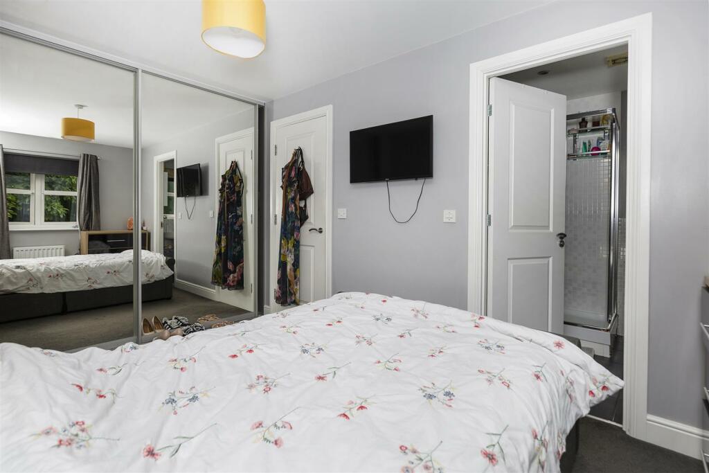 Bramleys Estate Agents - Plover Road - Lindley (16