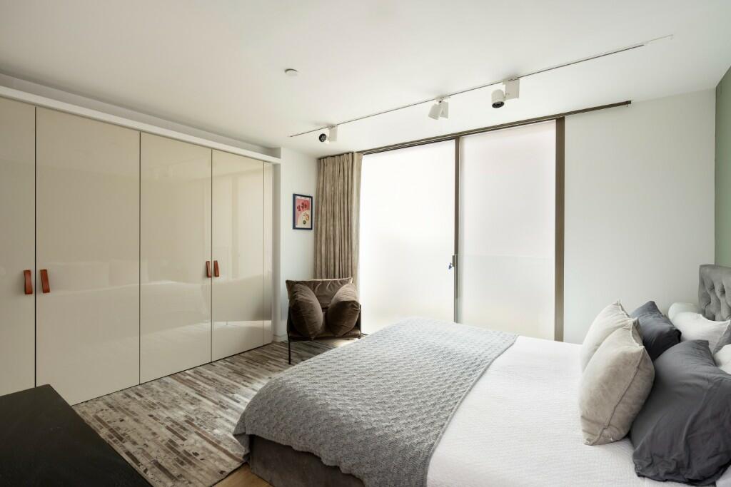 Principal bedroom