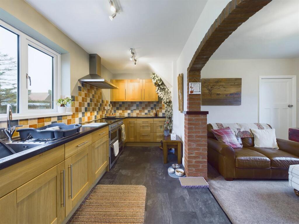 Kitchen: