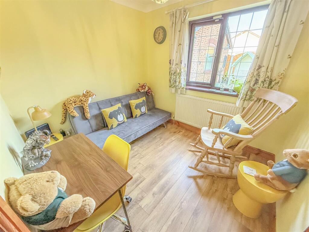 BEDROOM 2