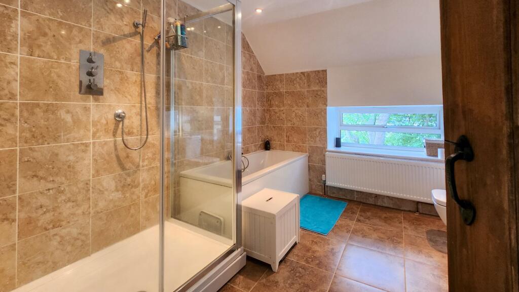 Coach House Cottage - Bathroom