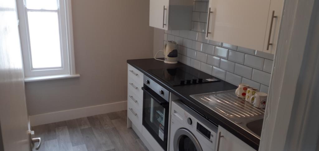 Kitchen with cooker , hob and washing machine