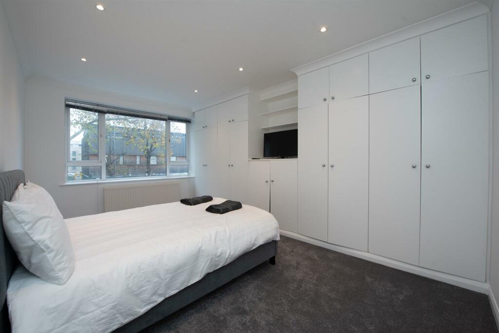 Principal bedroom -BC..JPG