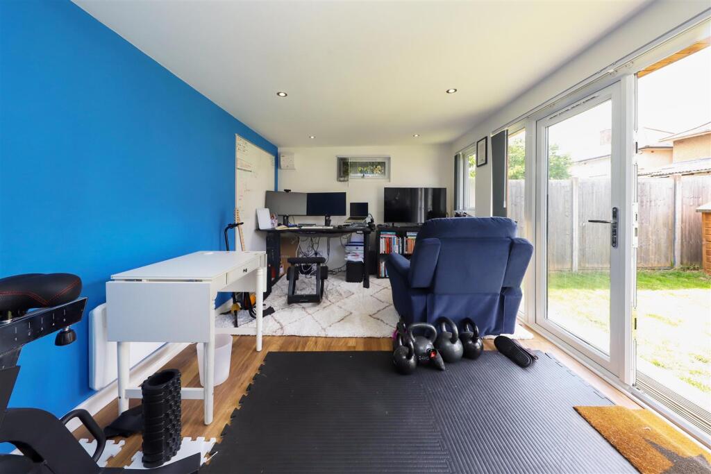 Garden office/garage