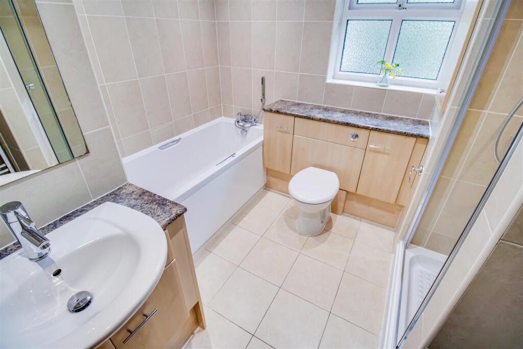 CONTEMPORARY BATHROOM/W.C.