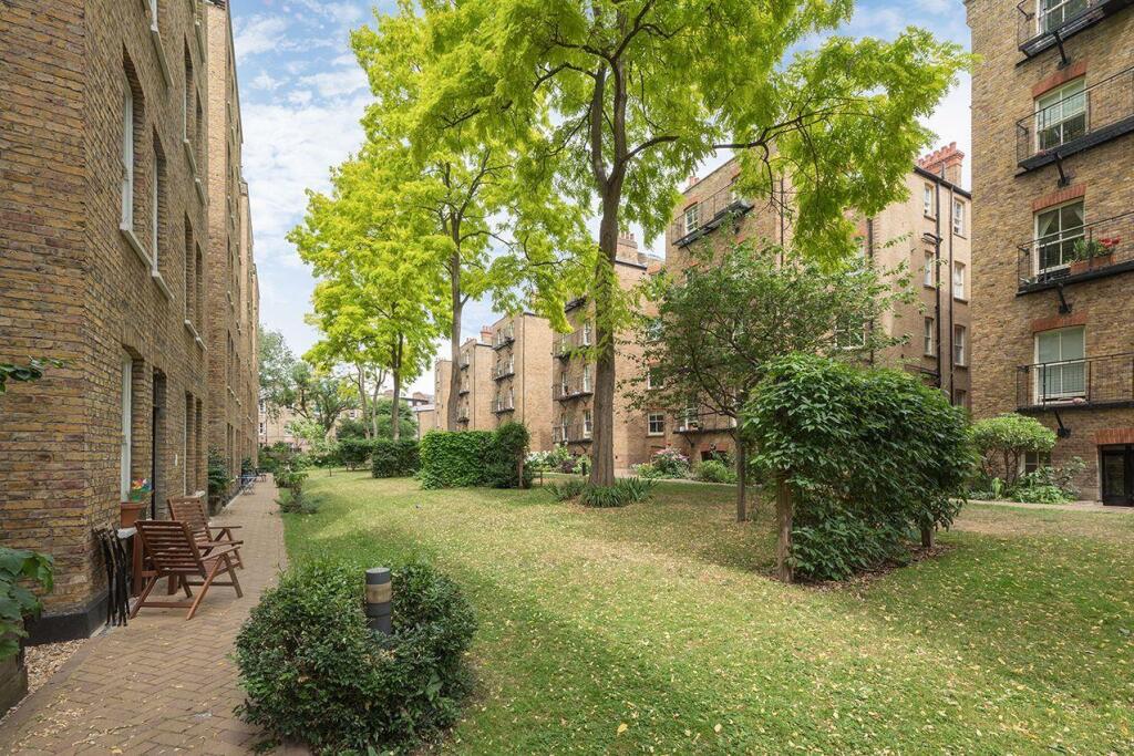 Communal garden - Wymering Mansions.jpg