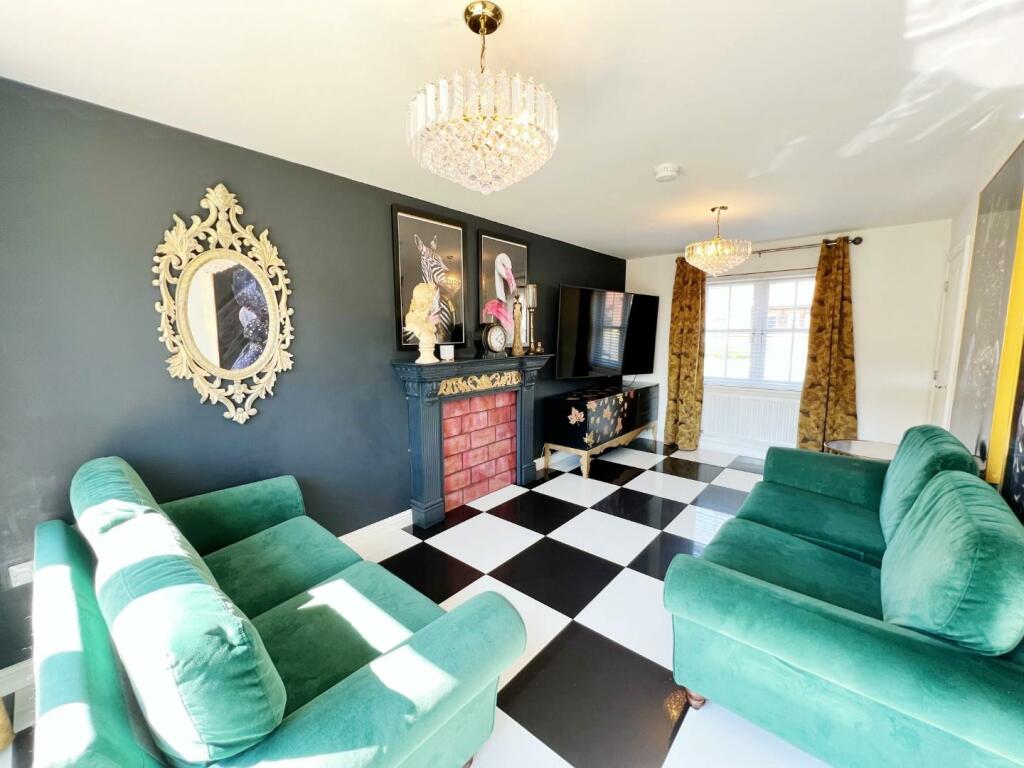Lounge pic 2.jpg
