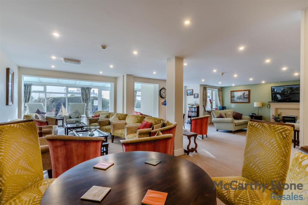 8633963-interior01.jpg