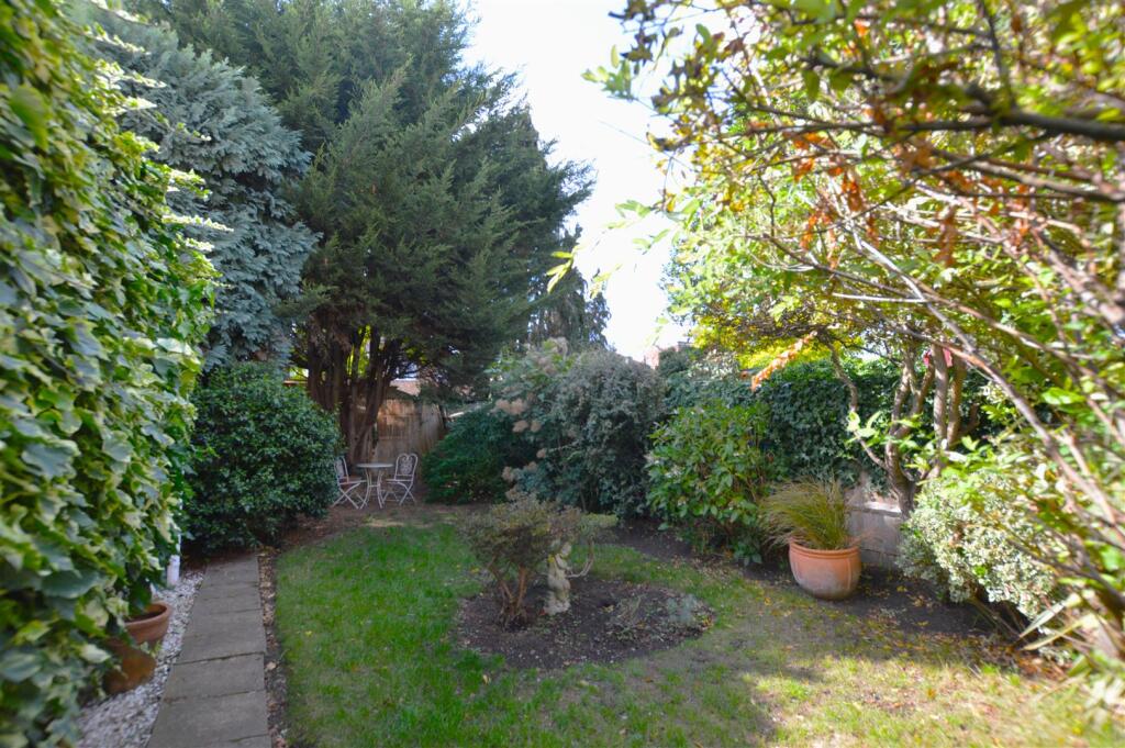 12 Alton Gardens garden.JPG