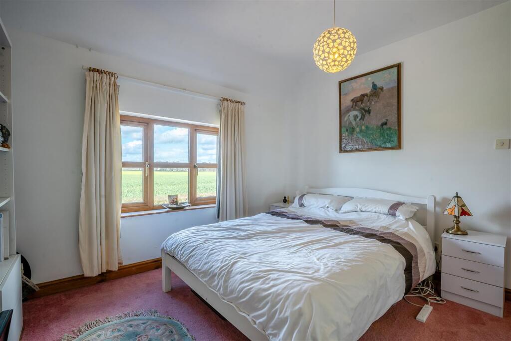 8640784-interior26.jpg
