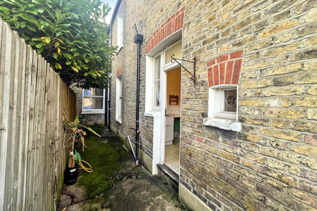 65 Burntwood Lane, London SW17 0AJ