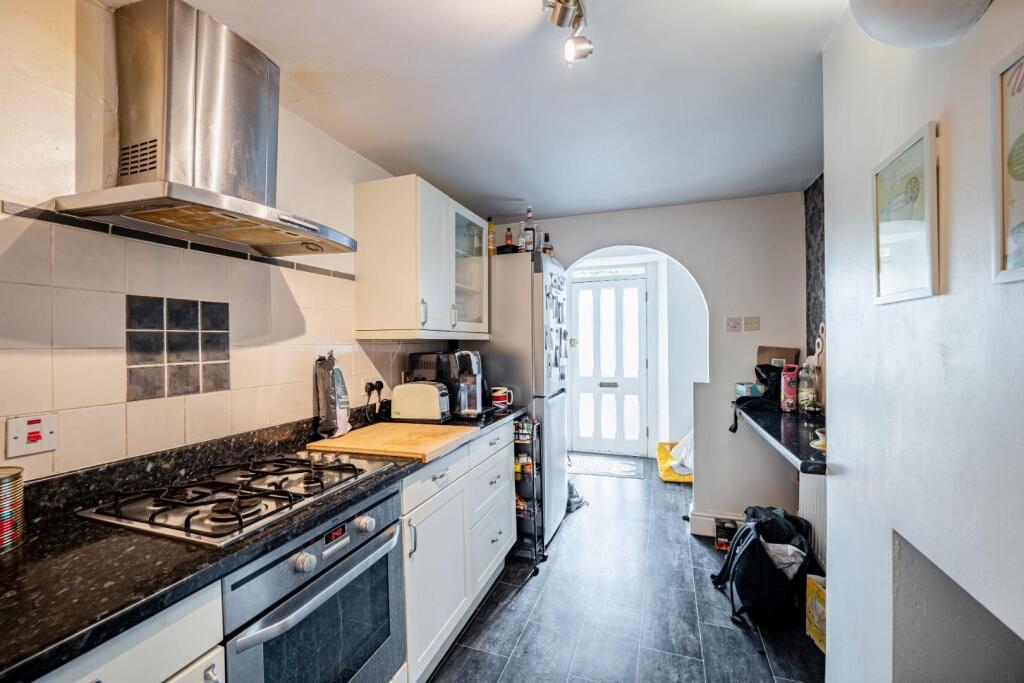 Flat 1 7 Mount Beacon BA1 5QP-7.jpg