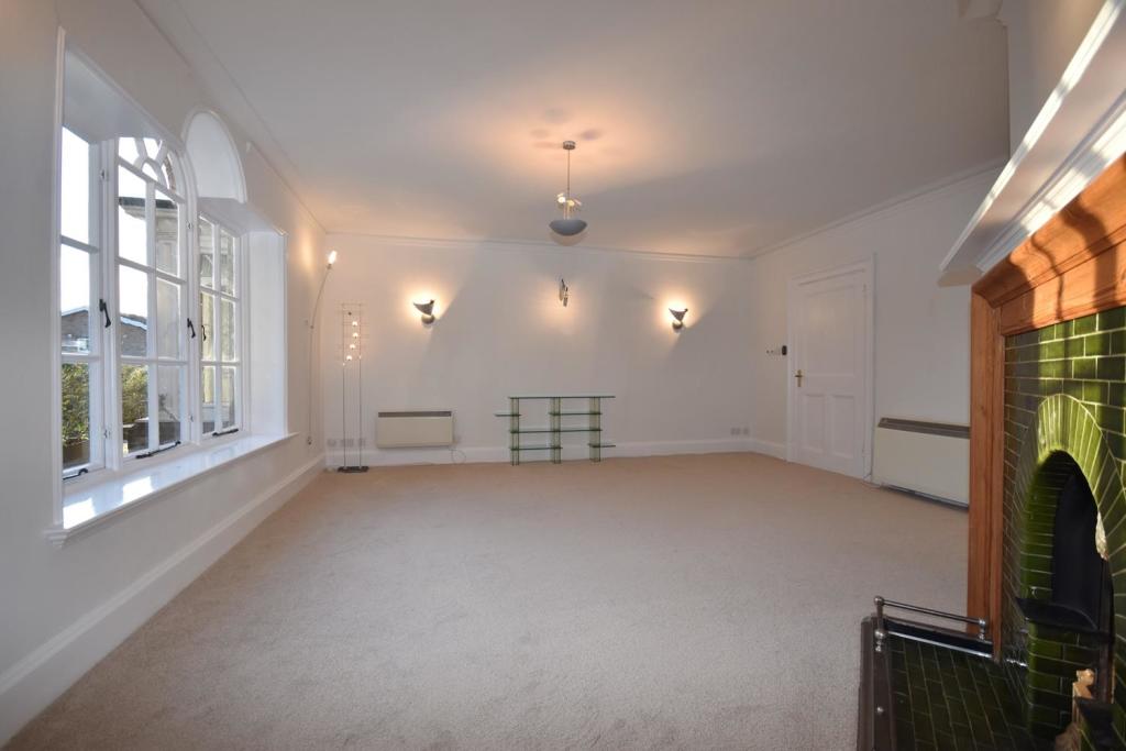 Sitting Dining Room..JPG
