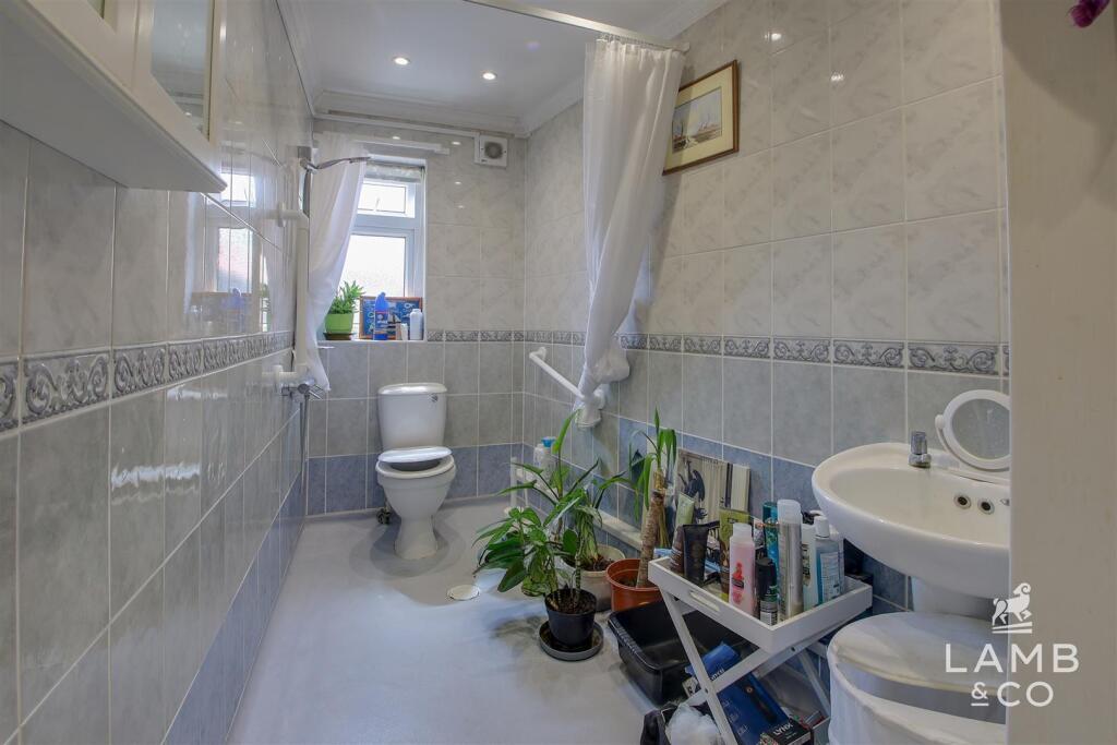 SHOWER ROOM