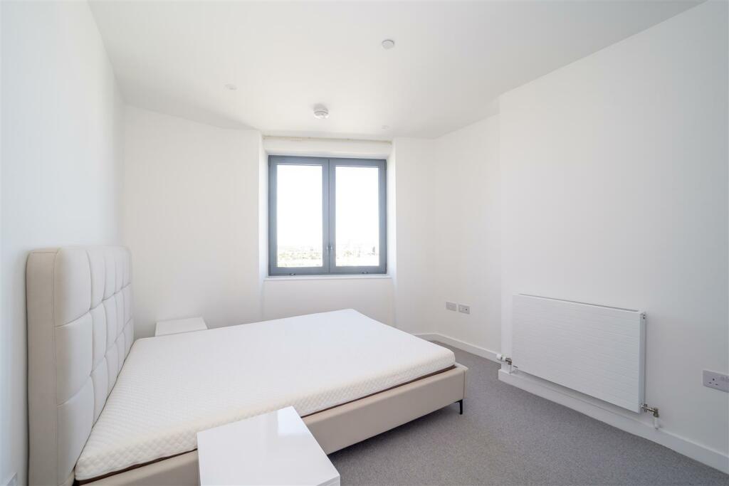 Bedroom 1.jpg