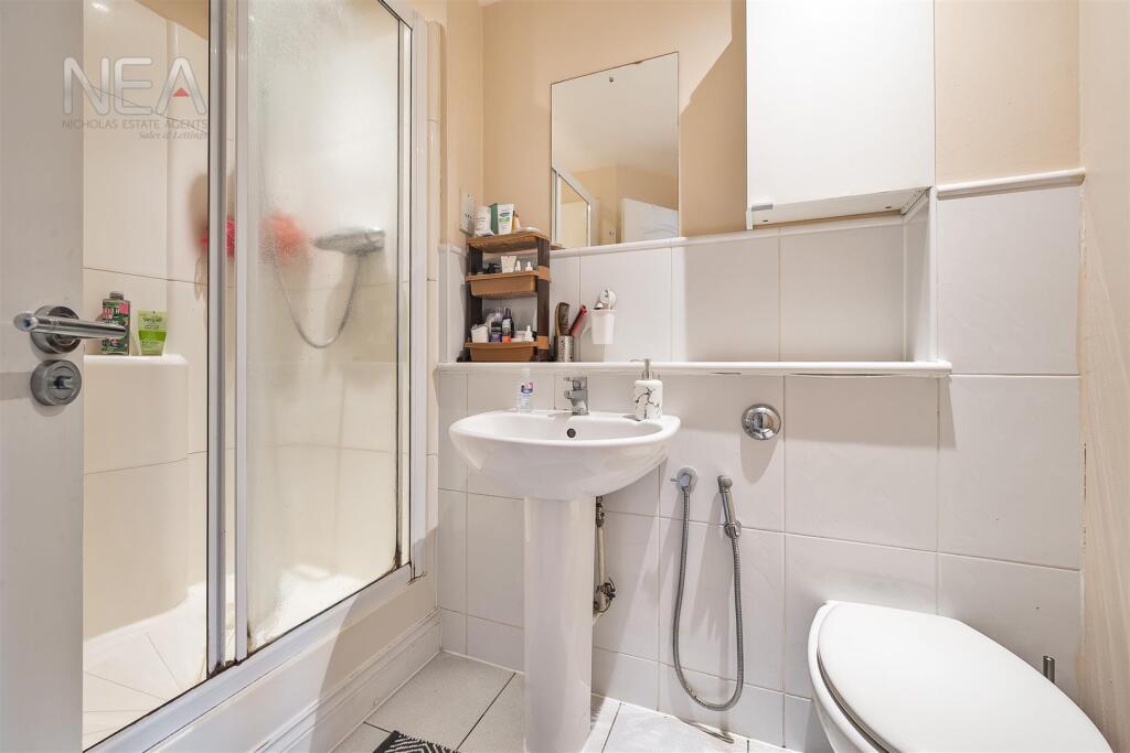 Master Bedroom ensuite