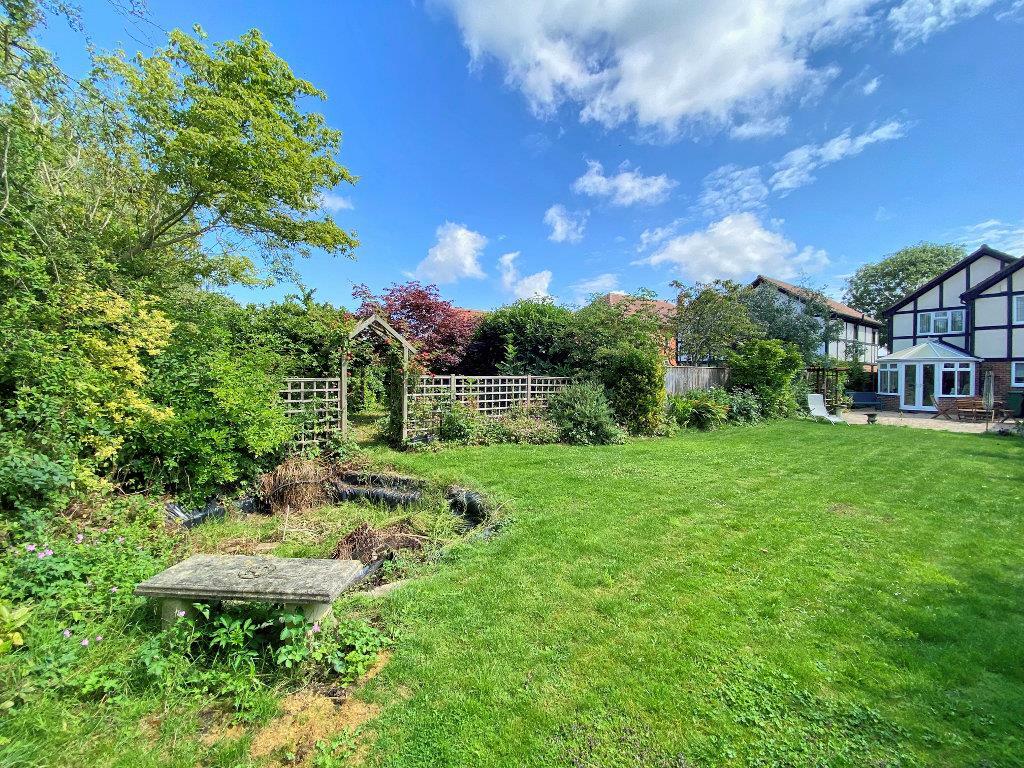 Good size west facing garden