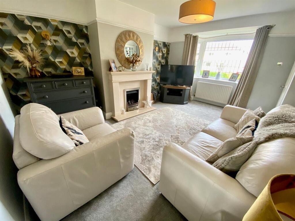 lounge new sofa diff.jpg