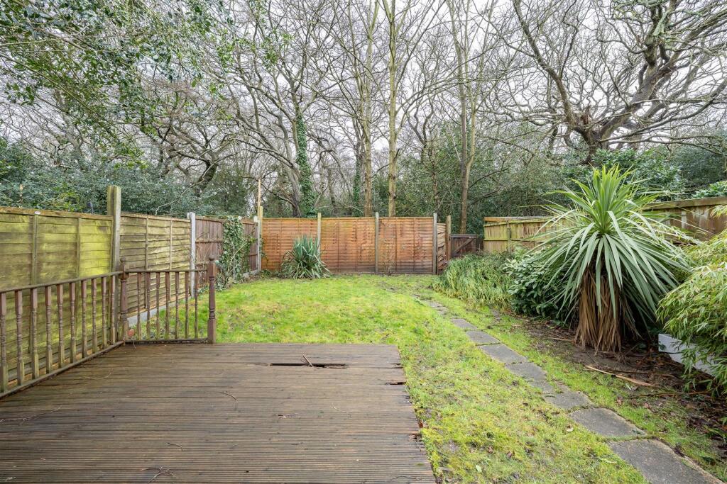 Bisterne Avenue, E17