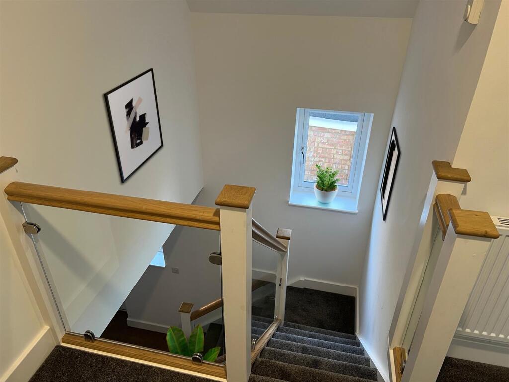 Hollow Oak Stairs down (10).jpg