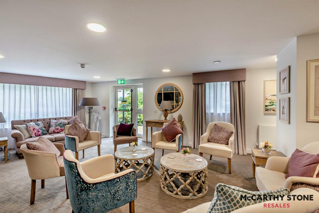 8600809-interior12-800.JPG