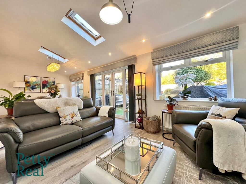 Living/dining room 4