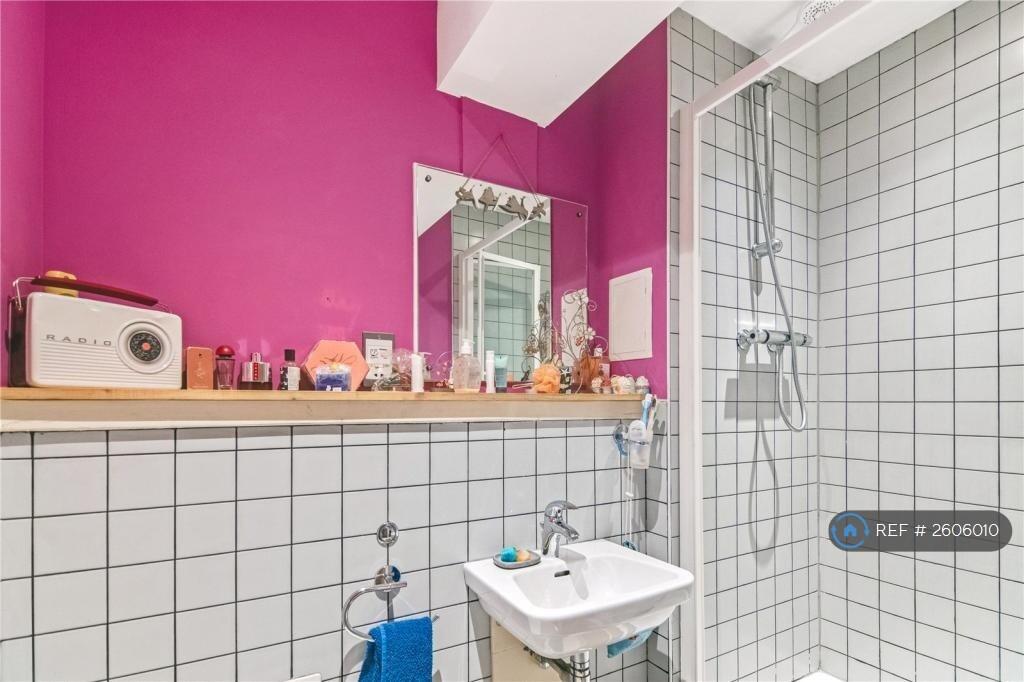 Ensuite (Bedroom 2)
