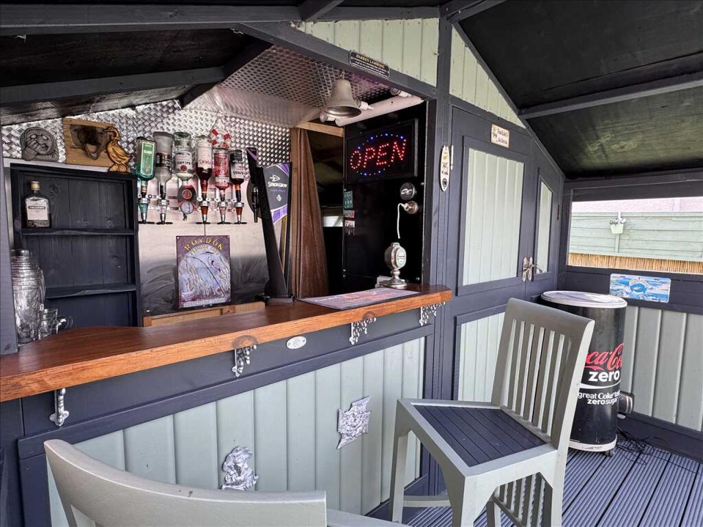 SUMMER HOUSE BAR