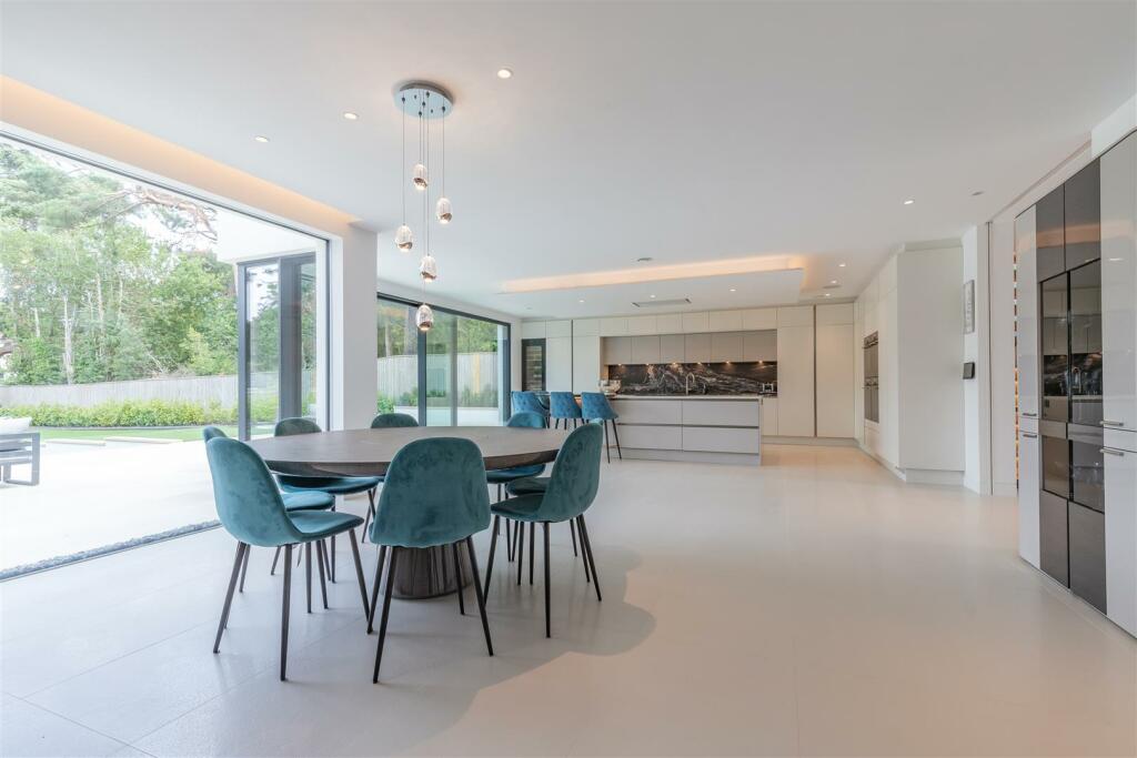 Kitchen/Dining