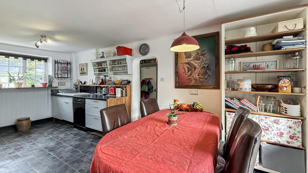Kitchen/dining ro...
